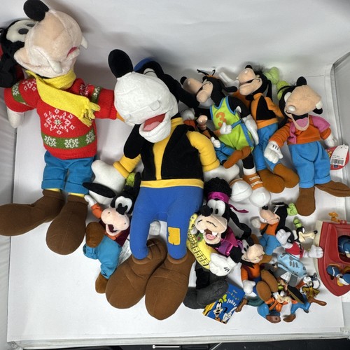 Huge goofy plush lot disney - goofy,