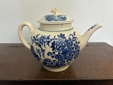 18th century porcelain Worcester blue and white teapot and lid, Fence pattern