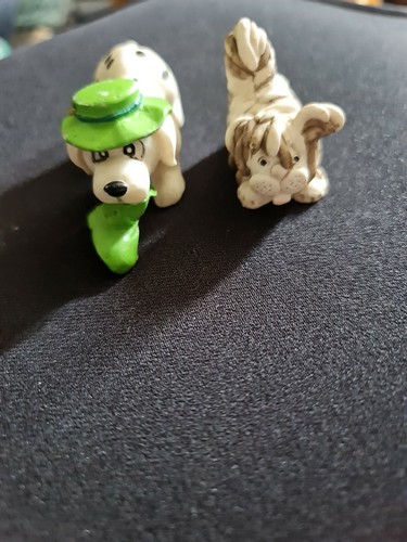 Vintage small dog figurine - small,