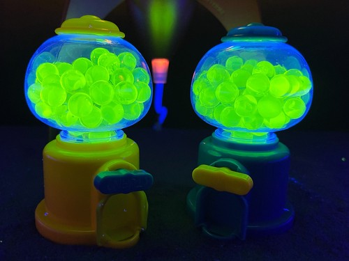 Mini gumball machine with - gumball,