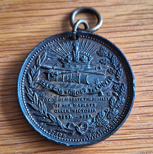 Queen victoria bronze - victoria,