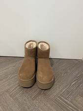 BRAND NEW SIZE 6 UGG BOOTS