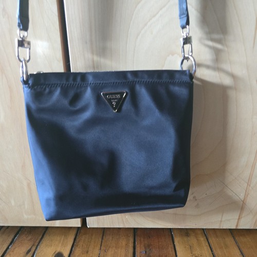 Guess black medium crossbody - medium,
