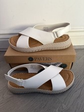 Pavers Women's White Hook &