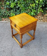 OLD CHARM STYLE OAK SIDE TABLE