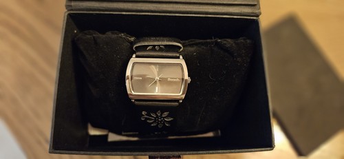 Ladie bench watch in - bench,