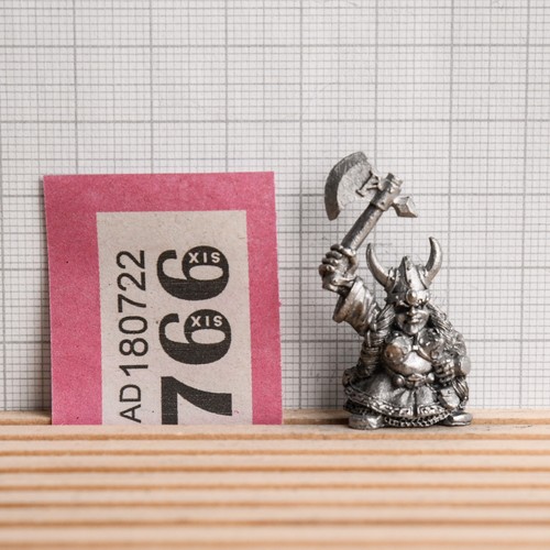 Vintage warhammer dwarf - warhammer, queen