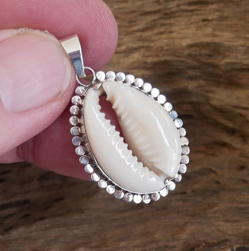 White cowrie shell pendant 925 - cowrie,