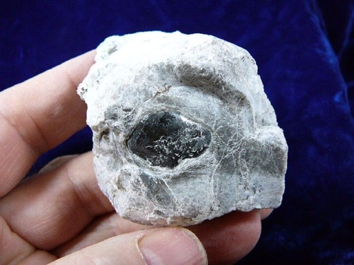 Black obsidian - black,