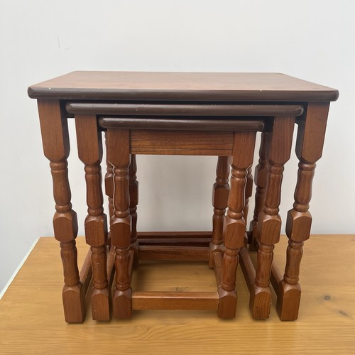 Set wooden nesting tables - of,
