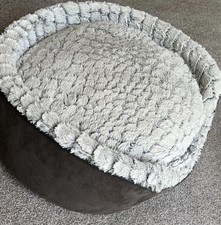 Wainwrights Medium sized Dog Bed, Soft Re moveable Cushion