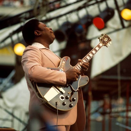American singer and - american, guitarist