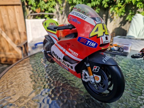 Desmosedici gp11 ducati rossi - desmosedici,