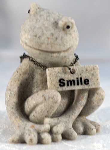 Fountasia frog figurine with - frog,