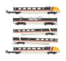 HORNBY 'OO' GAUGE R3873 5-CAR