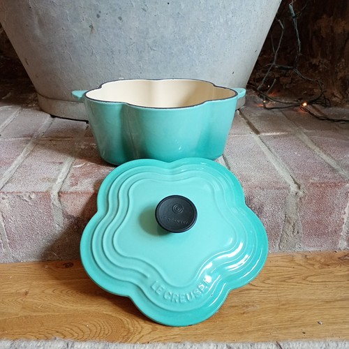 Rare creuset flower - rare, le