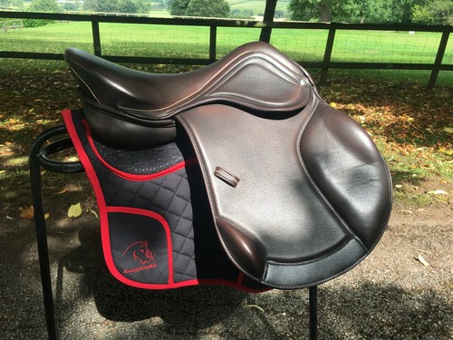 Treeless saddle black or - treeless,