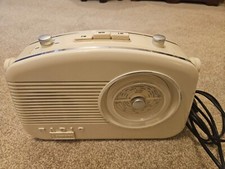 Steepletone retro style am/fm radio cream