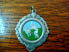 VINTAGE PICTORIAL CRICKETING MEDAL 1973