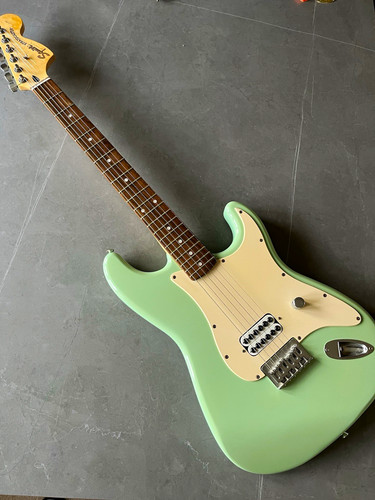 Squier tom delonge - squier,
