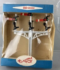 CRESCENT TOYS #1223 OO GAUGE 3