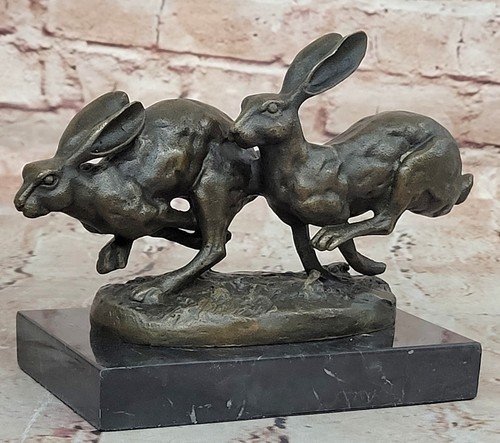 Medium hares playing solid - medium,