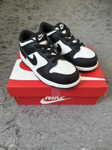 Black and white nike dunk - black,