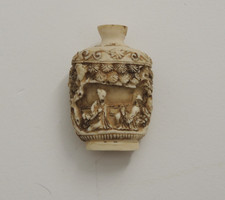 VINTAGE SNUFF BOTTLE CHINESE