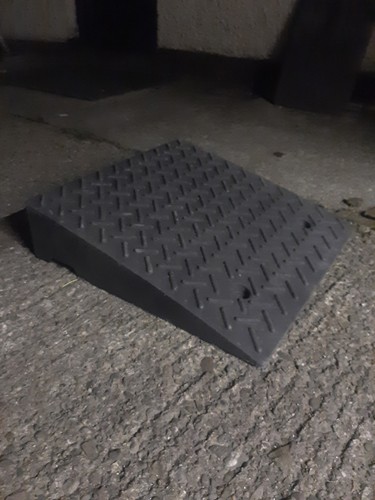 Kerb ramp heavy - duty, portable