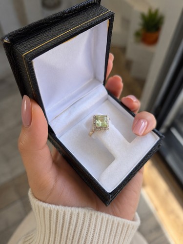 9ct gold peridot diamond - &,