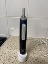 Oral-B iO4 Electric 3769 Toothbrush Black with Travel Charger Working Well.