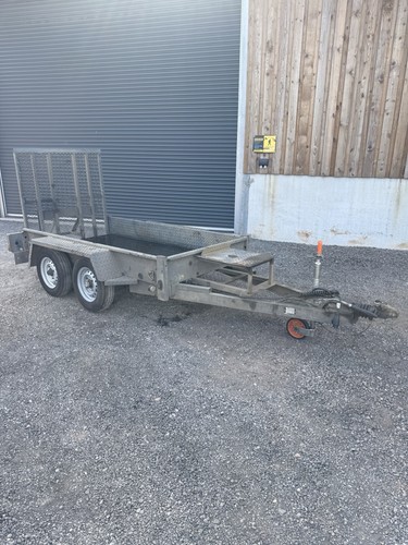 Plant digger trailer - m, e