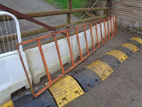 Cattle feed barrier 44m - barrier, 4.44m