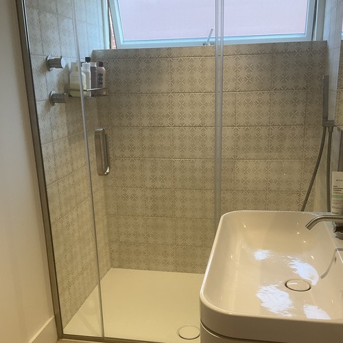 Frameless clear tempered glass - frameless,