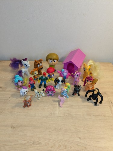 Mixed toy figures job lot - job,
