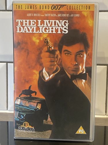James bond 007 the - bond, living