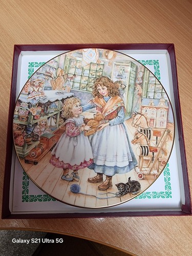 Royal worcester xmas plate - royal,