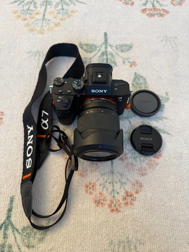 Sony alpha iii camera - a7,