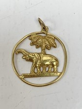 18ct Yellow Gold Detailed Elephant and Palm Tree Pendant Charm - 3.16gm, 22.4mm
