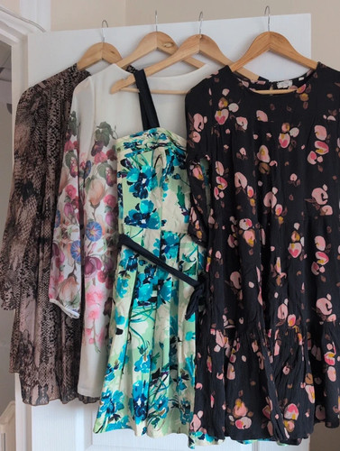 Bundle dresses to fit - of,
