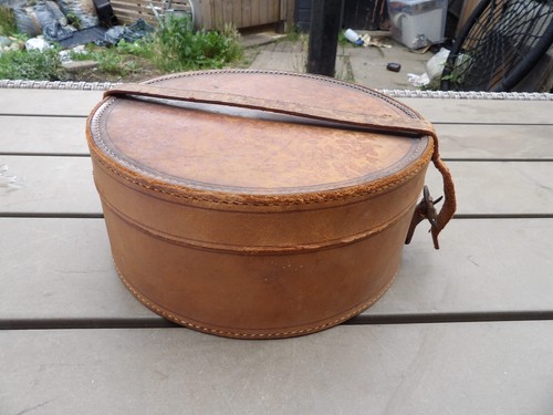 Vintage leather collar box