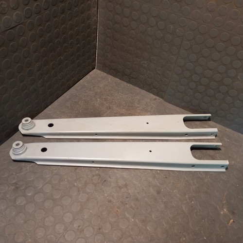 Pair rear trapeze arms - of,