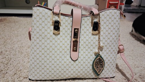 Women hand shoulder - hand, tote