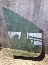 RENAULT TRAFIC QUARTER WINDOW
