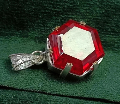Natural red ruby hexagon - ct,