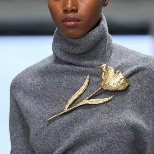 Leaf shape vintage brooch - shape,