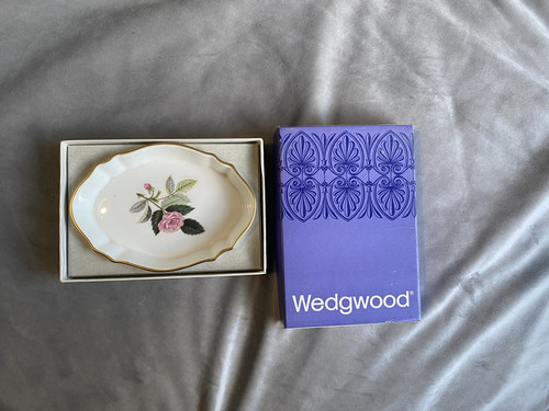 Wedgwood hathaway rose bone - "hathaway, rose"
