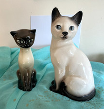 2x vintage 1960s ceramic Siamese cat figurines 16cm and 13cm tall