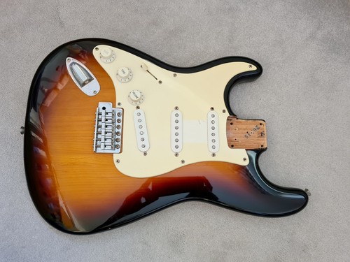 Strat squier fender guitar - squier, by