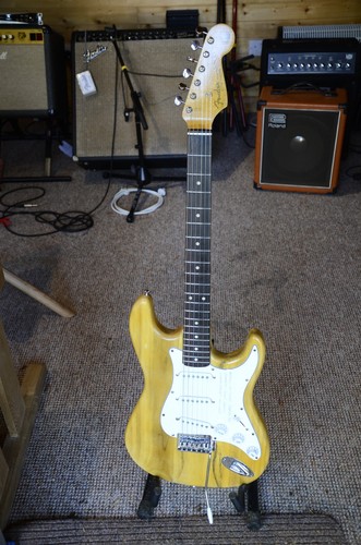 Squier stratocaster type - squier,